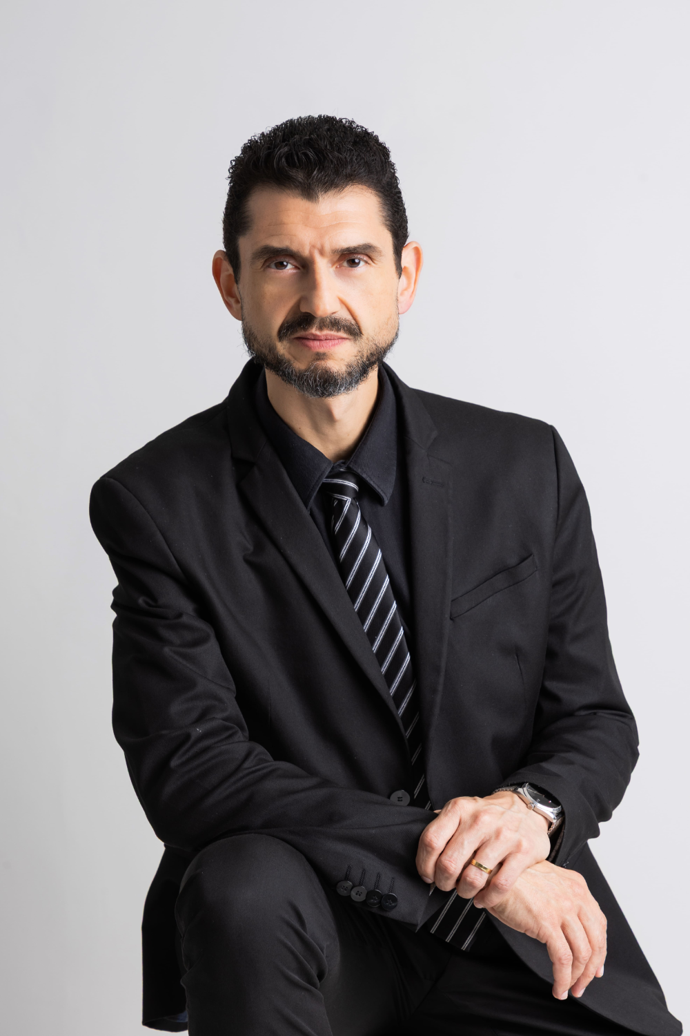 Dr. Alessandro Prudente em consultório